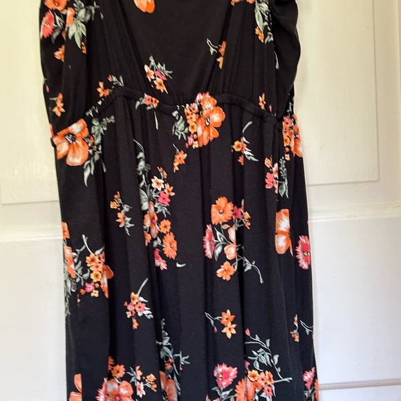 H&M Black Floral Woman’s Shorts Romper SZ 10 - Picture 4 of 4